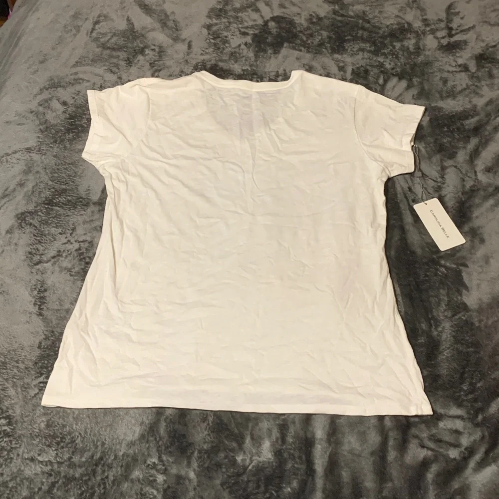 The North Face Women’s White V-Neck Tee with Aqua Graphic - Picture 5 of 10